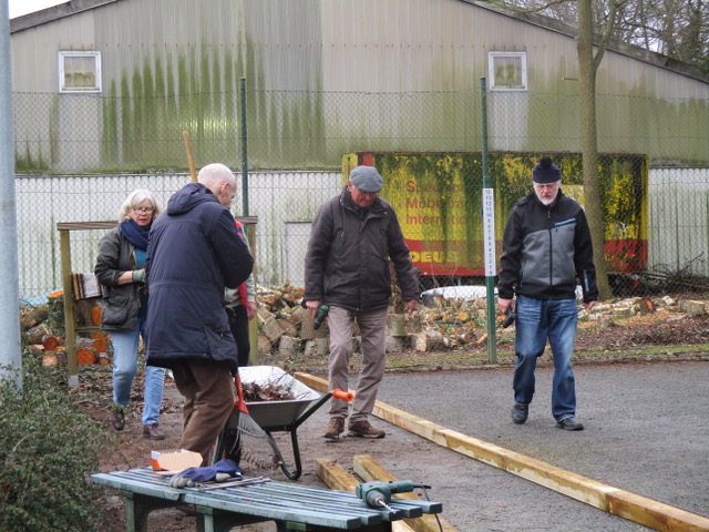 Arbeitseinsatz auf der Boule-Anlage 3