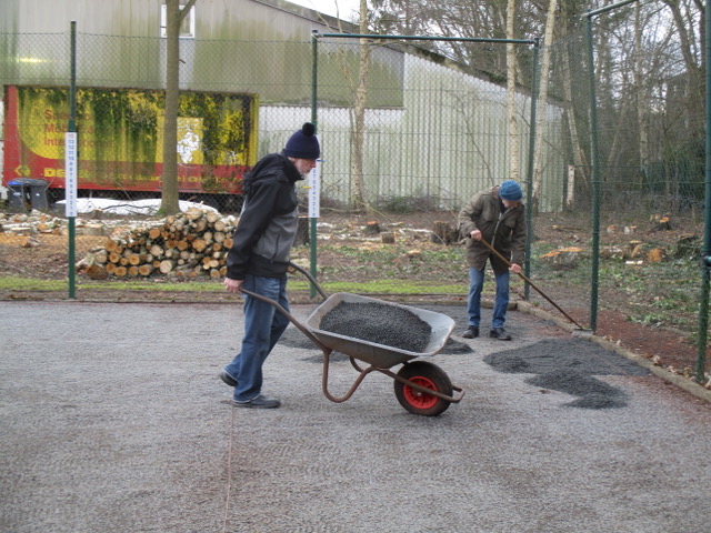 Arbeitseinsatz auf der Boule-Anlage 4